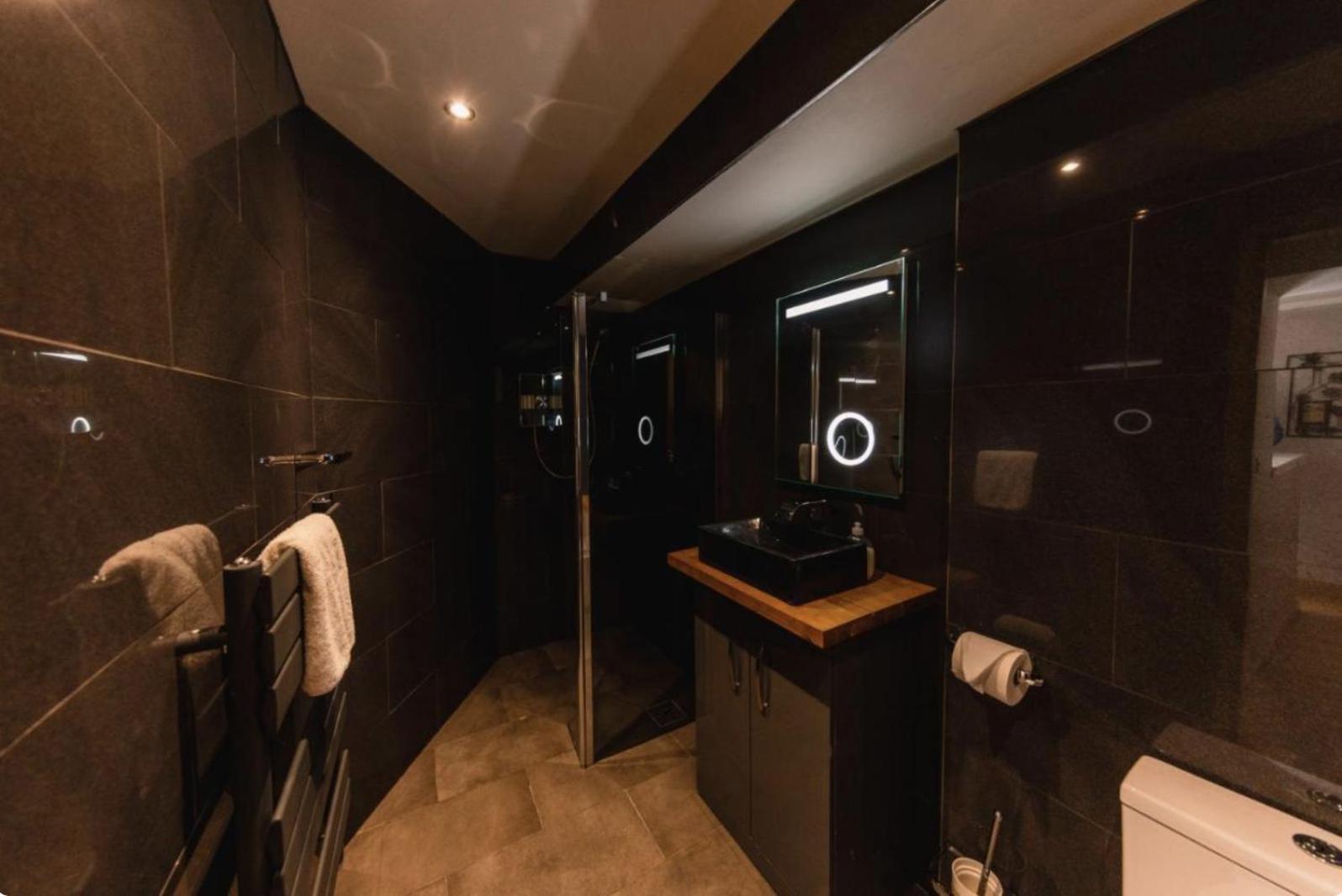 Superb Luxury Apartment By Canal - Central Edinburgh Ngoại thất bức ảnh