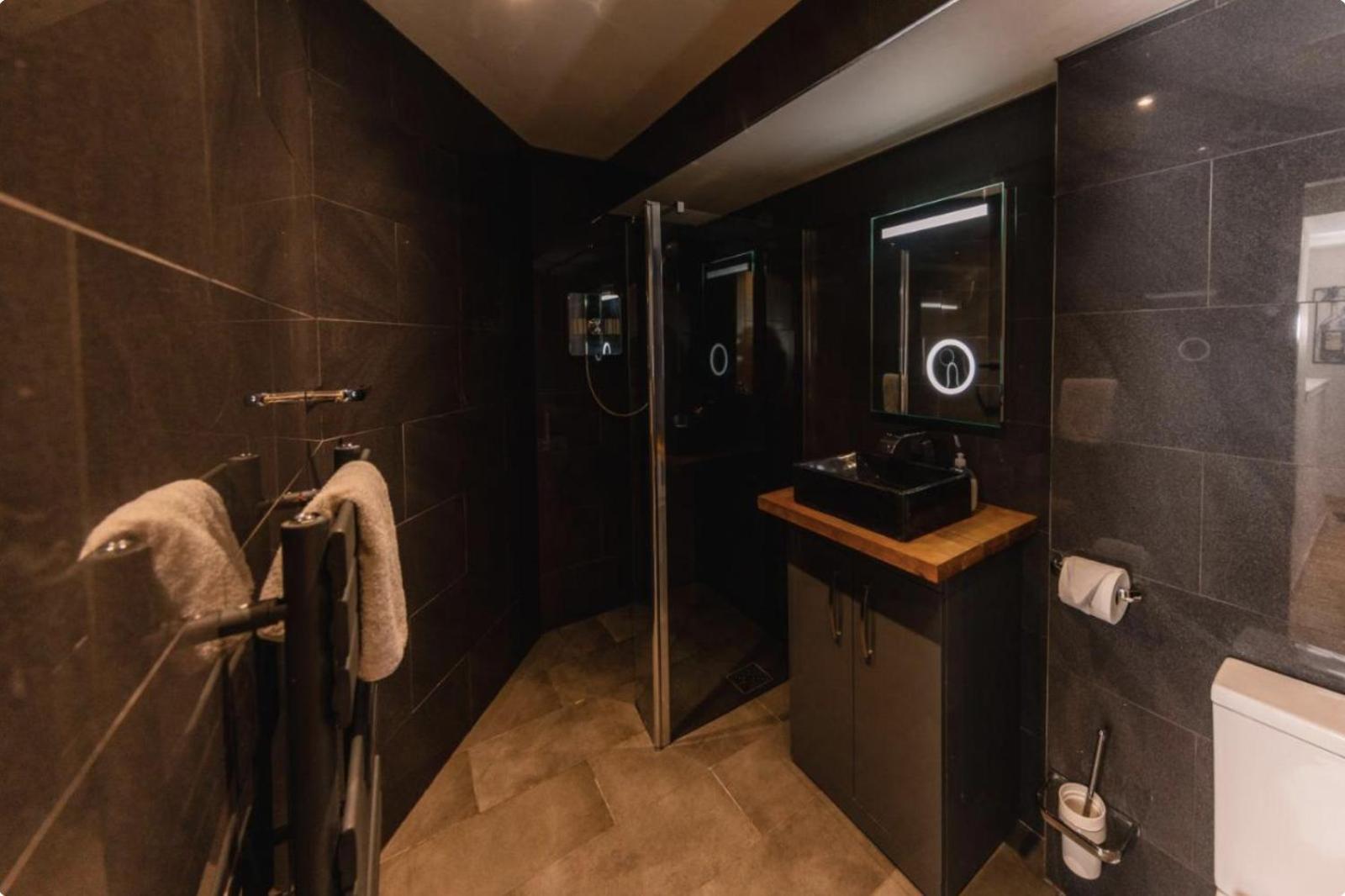 Superb Luxury Apartment By Canal - Central Edinburgh Ngoại thất bức ảnh