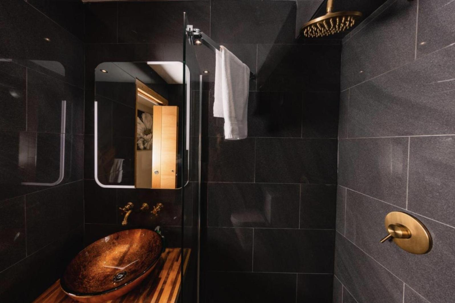 Superb Luxury Apartment By Canal - Central Edinburgh Ngoại thất bức ảnh