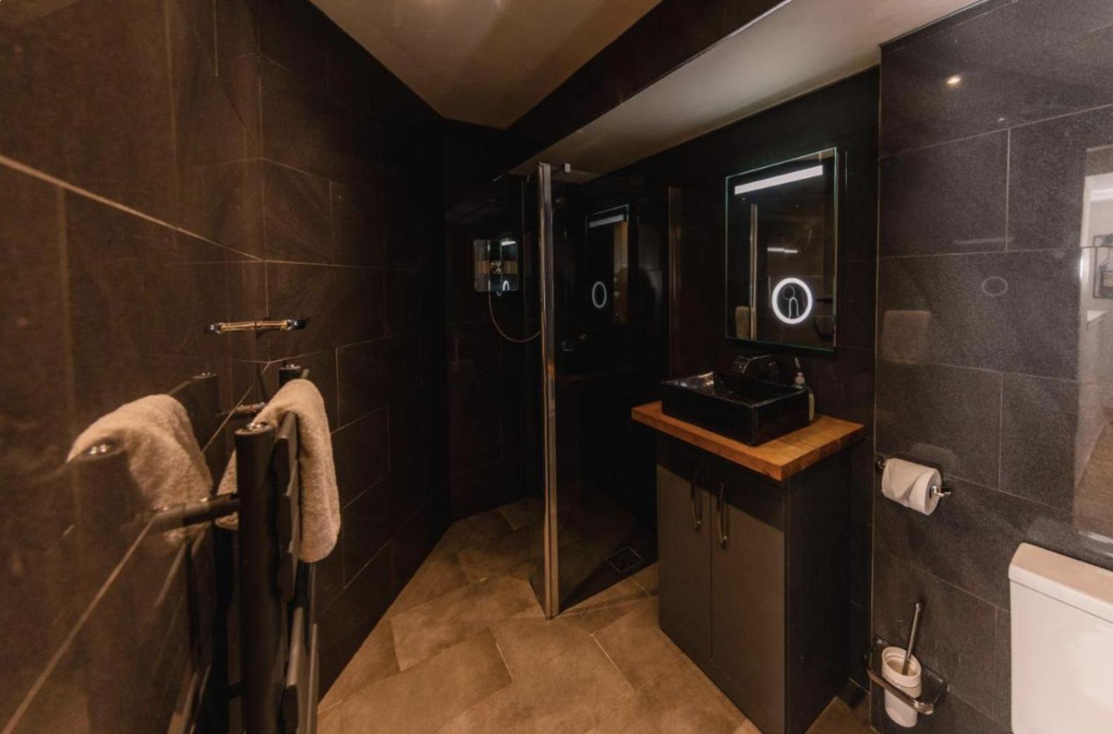 Superb Luxury Apartment By Canal - Central Edinburgh Ngoại thất bức ảnh